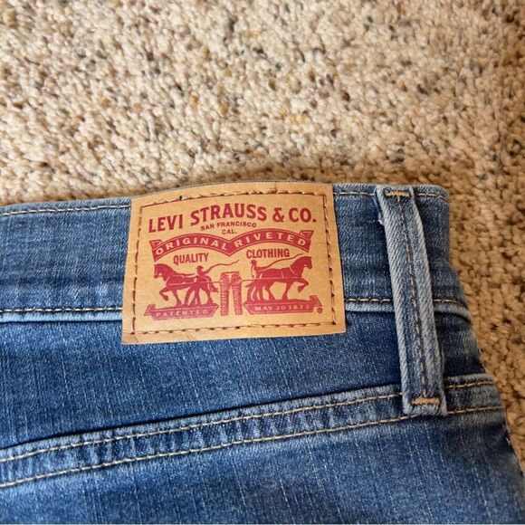 Levi’s 720 Women’s High Rise Distressed Super Skinny Jeans Size 29 - Picture 8 of 9